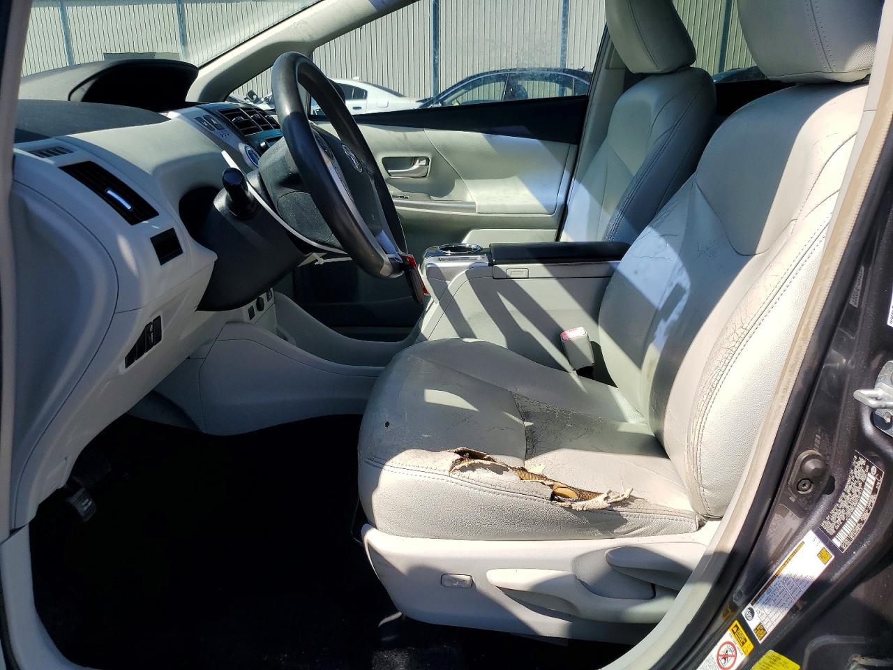 2013 TOYOTA PRIUS V