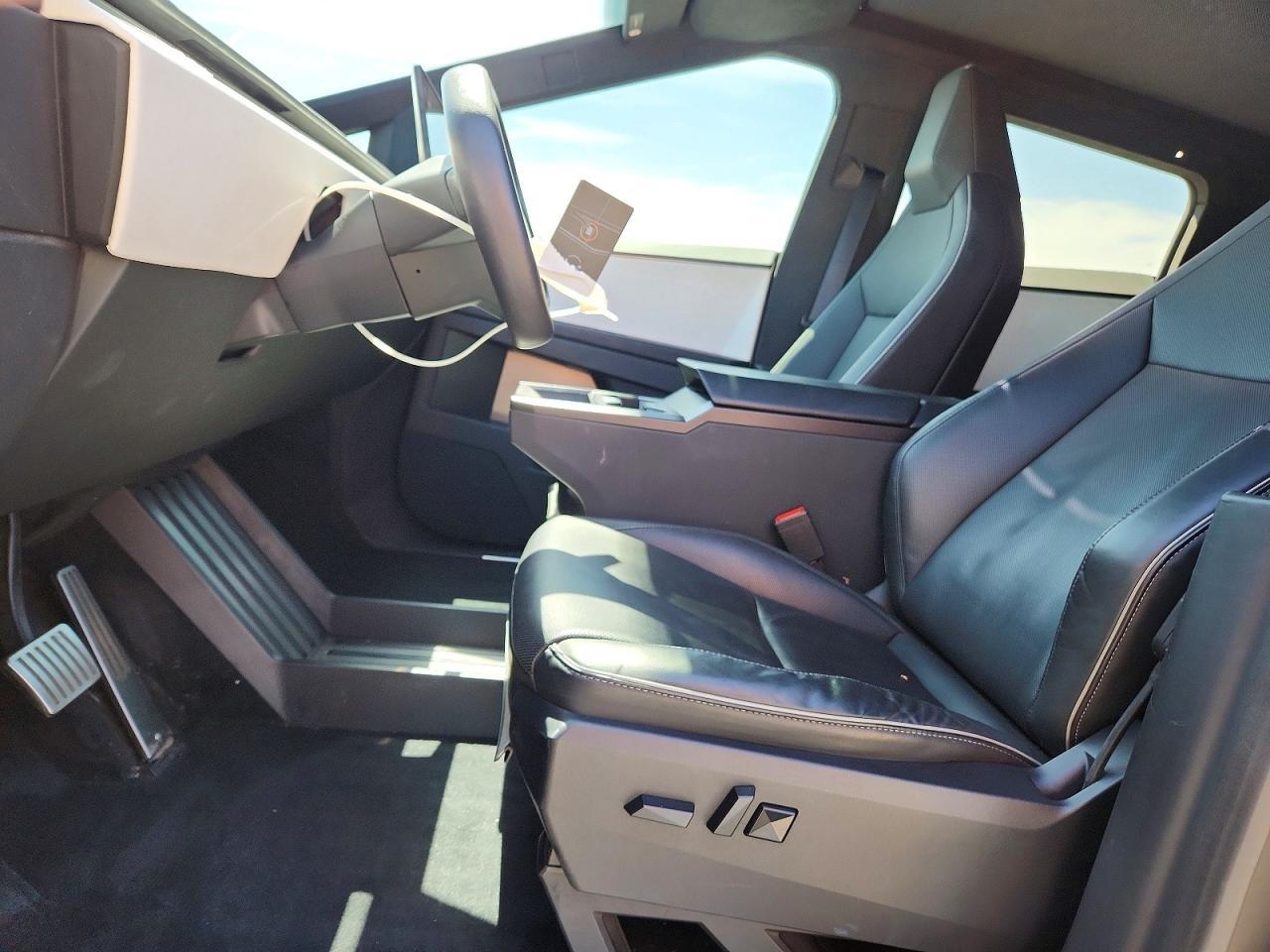 2024 TESLA Cybertruck