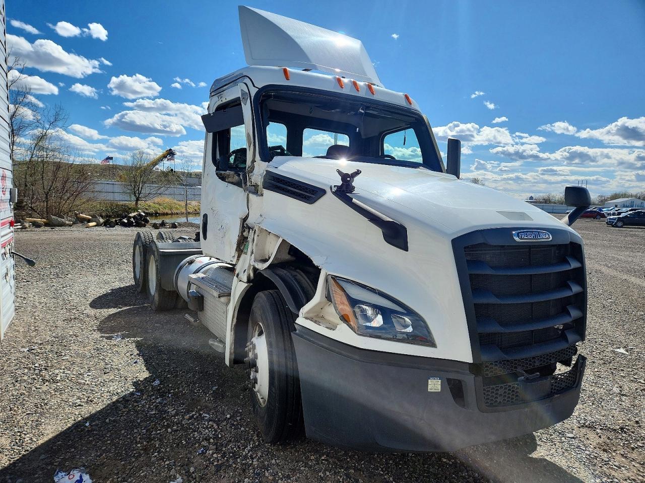 2021 FREIGHTLINER CASCADIA 126