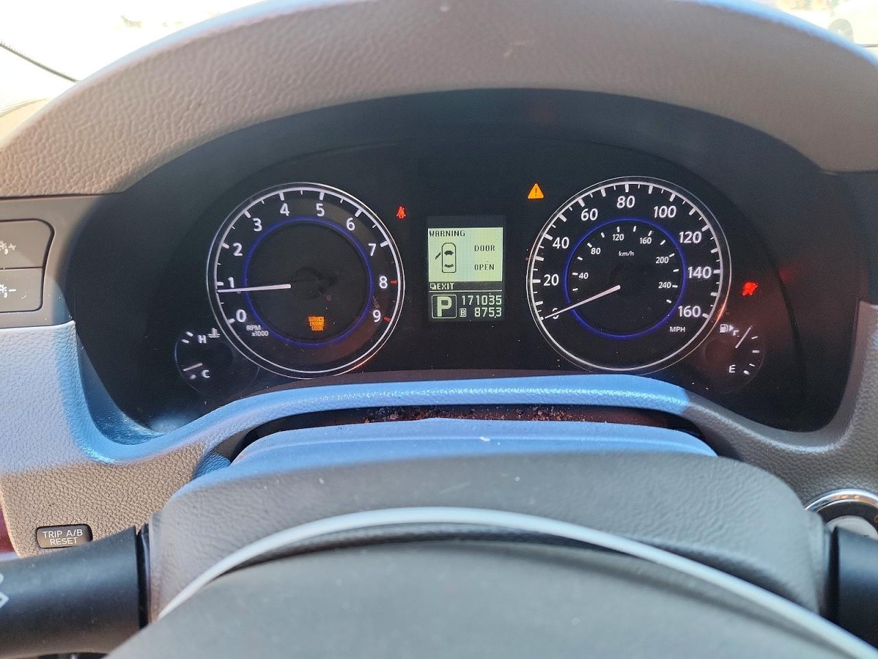 2011 INFINITI G37