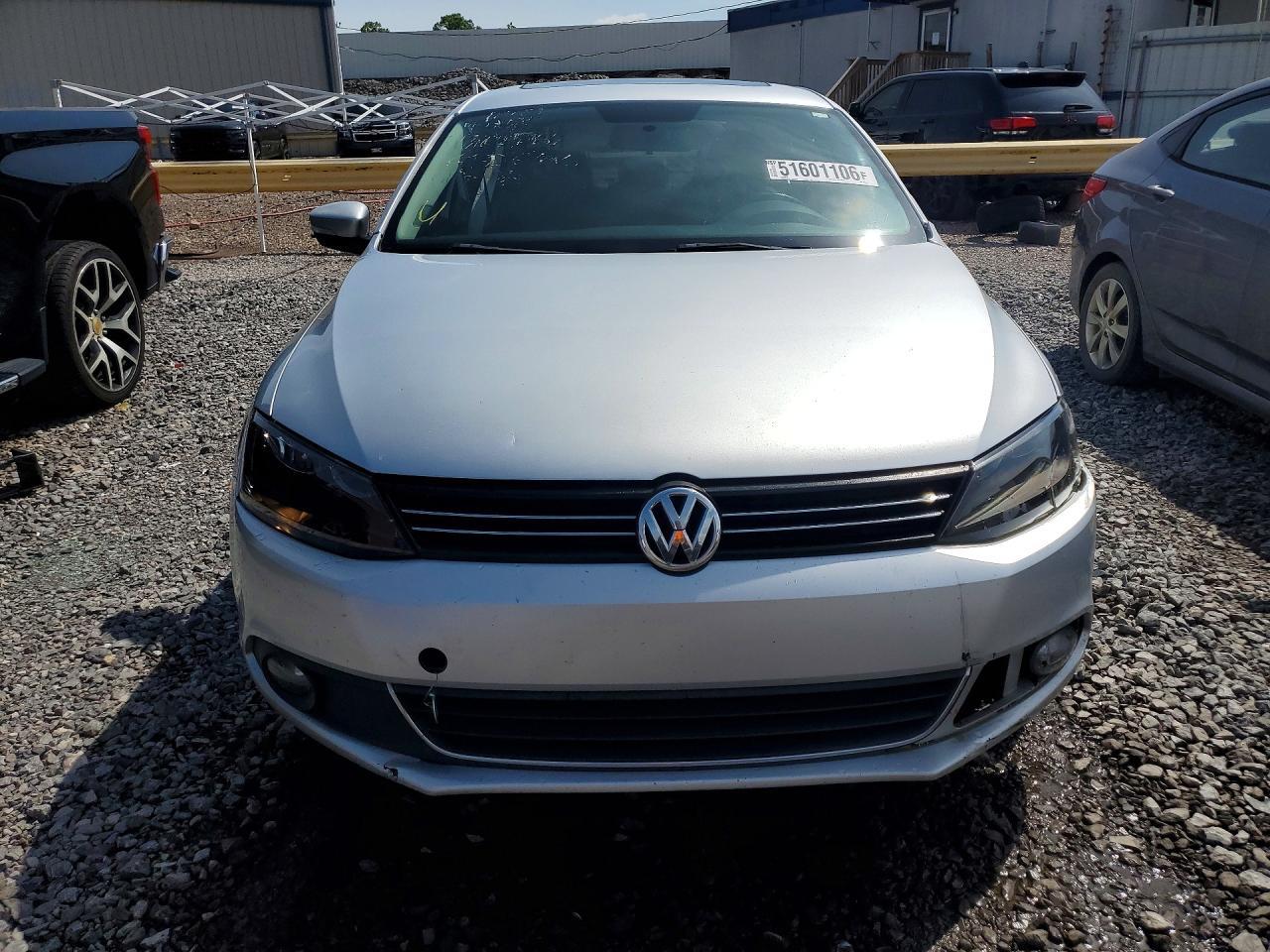 2011 VOLKSWAGEN JETTA