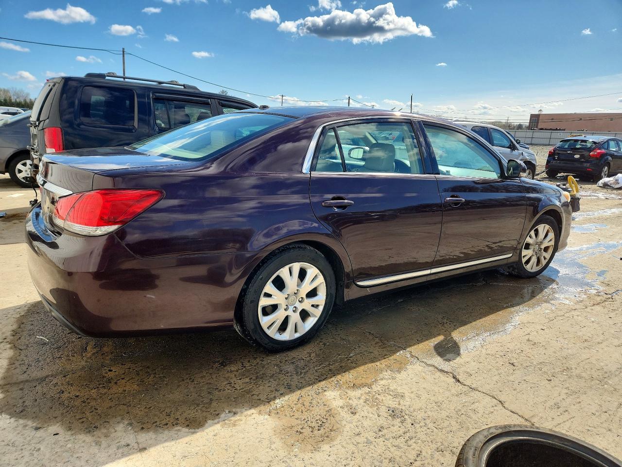 2011 TOYOTA Avalon