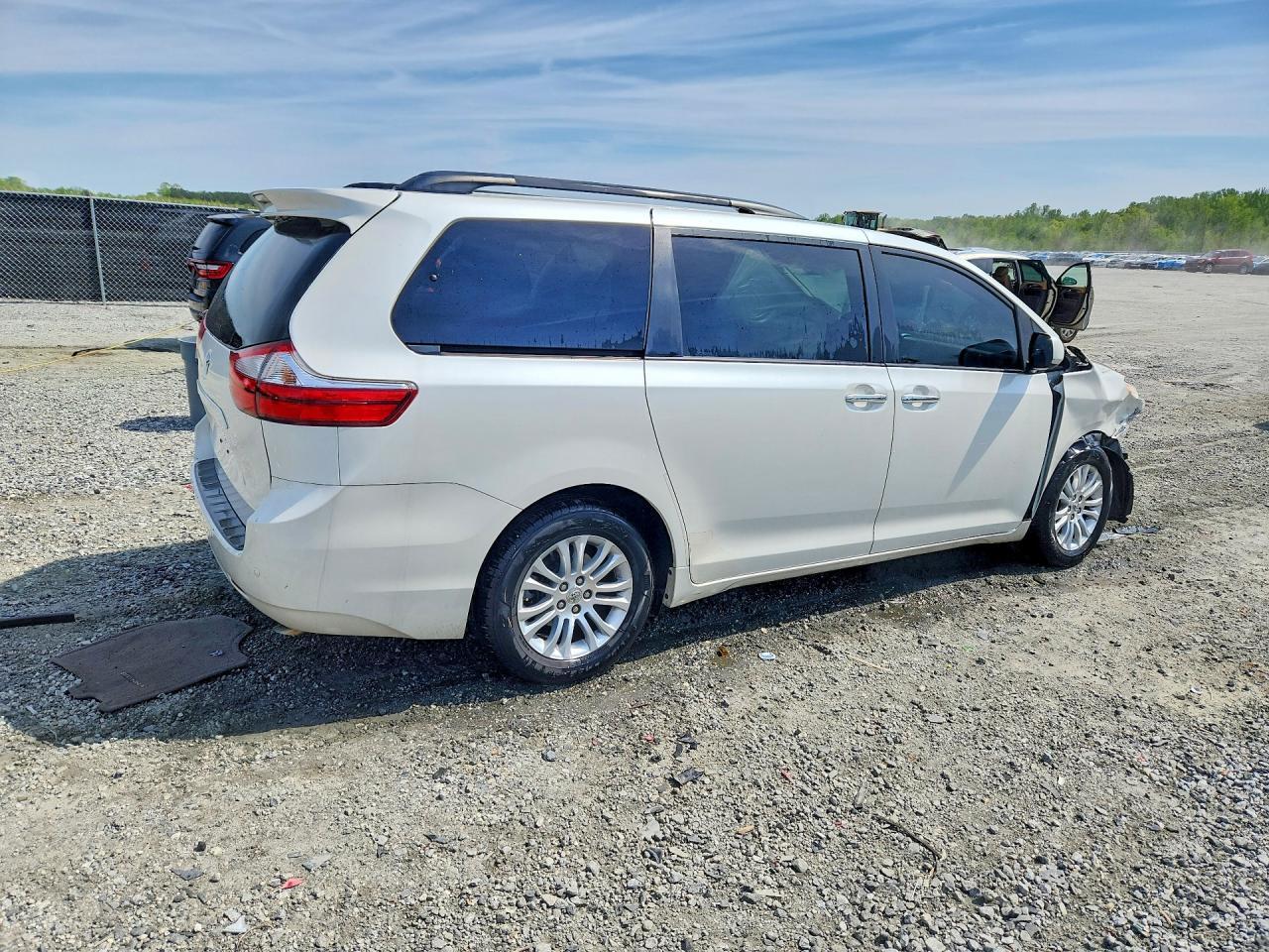 2015 TOYOTA SIENNA
