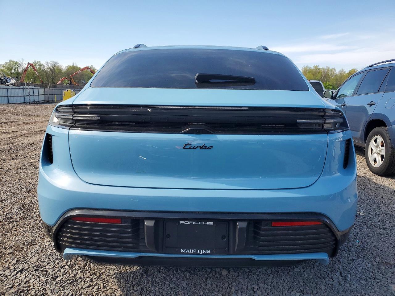 2025 PORSCHE Macan