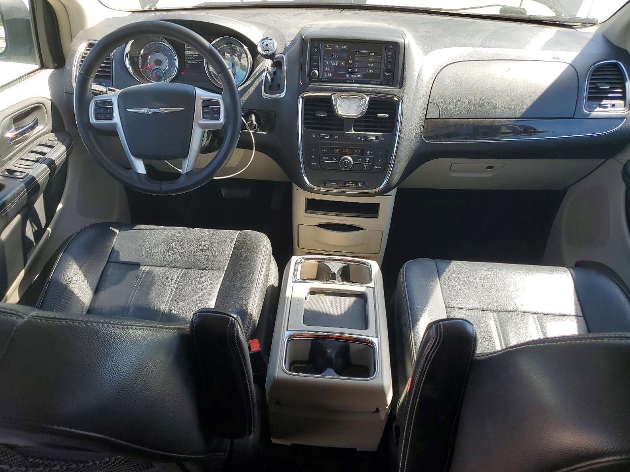 2016 CHRYSLER Town & Country