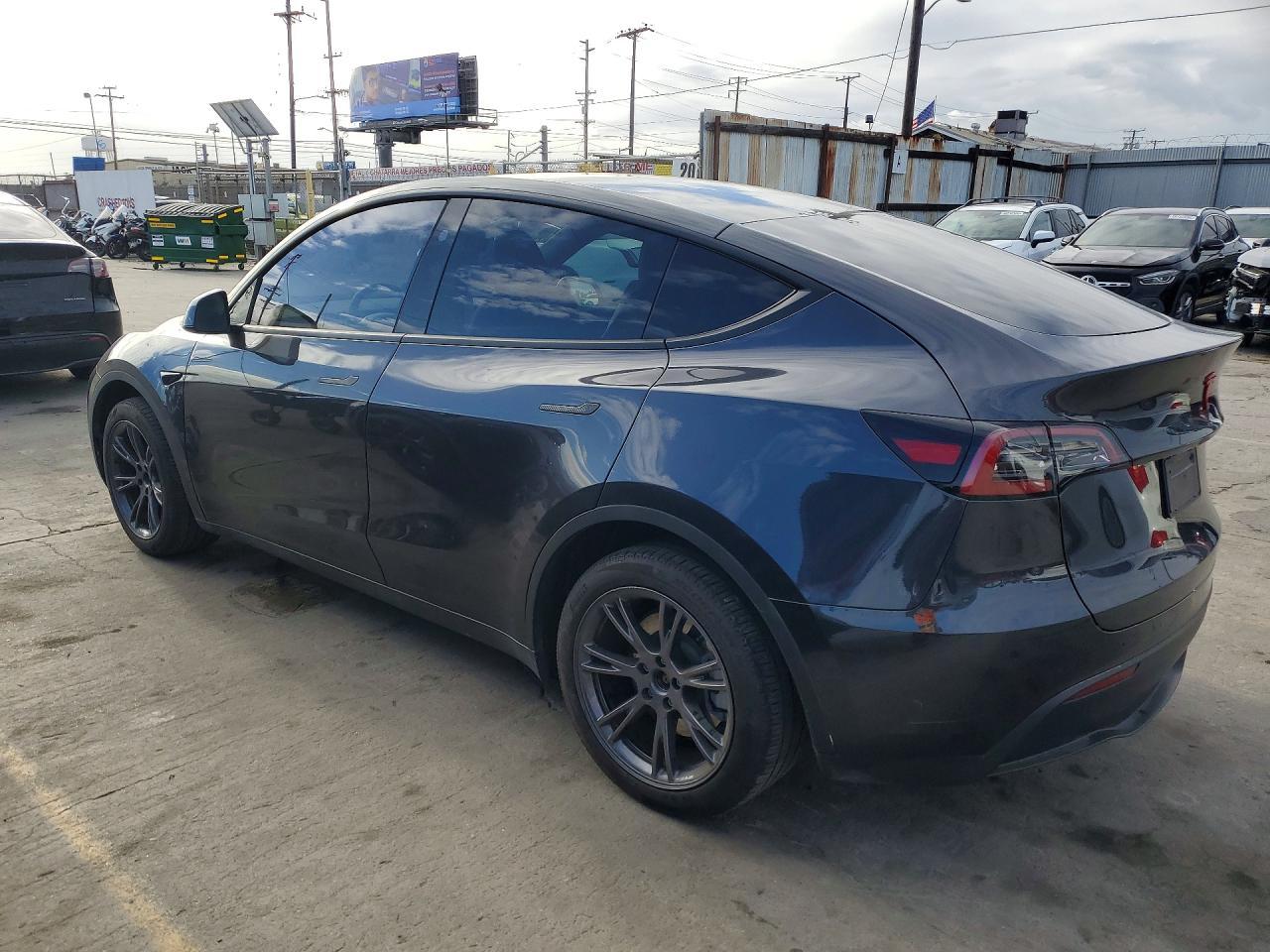 2025 TESLA MODEL Y