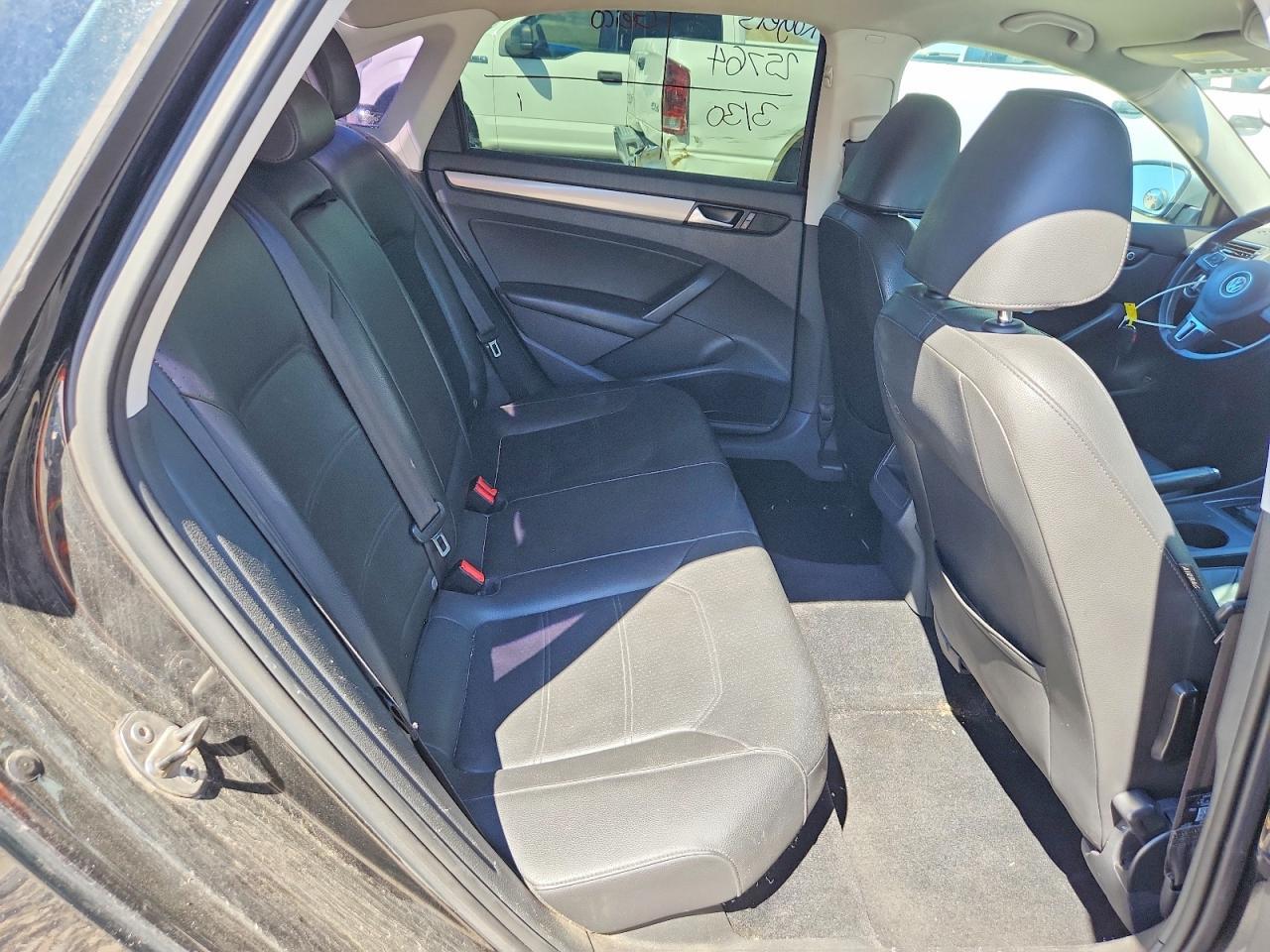 2014 VOLKSWAGEN Passat