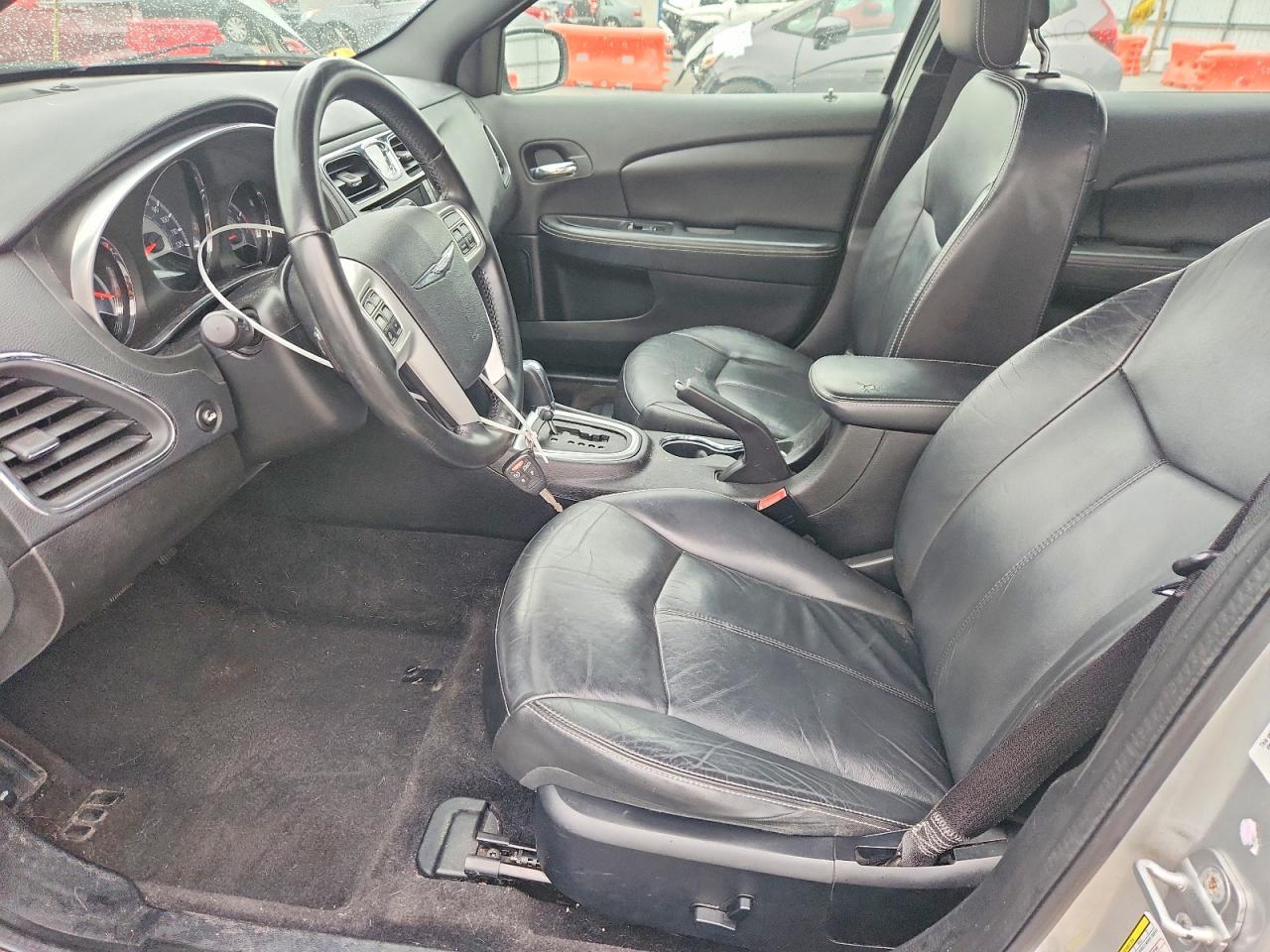 2011 CHRYSLER 200