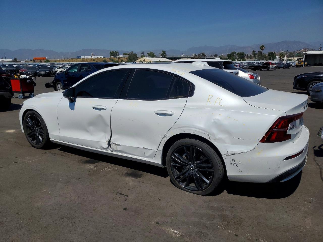 2024 VOLVO S60