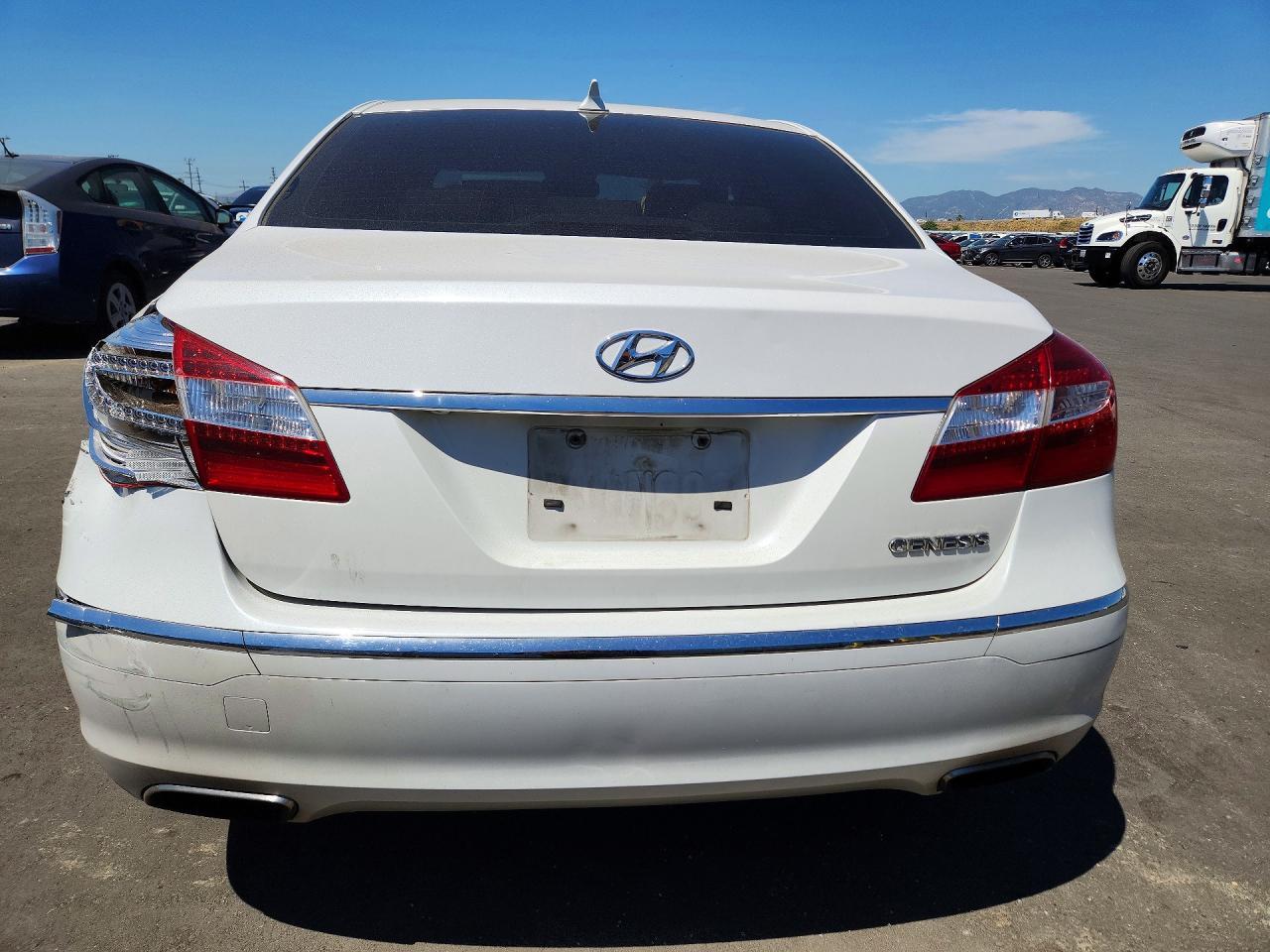 2013 HYUNDAI GENESIS
