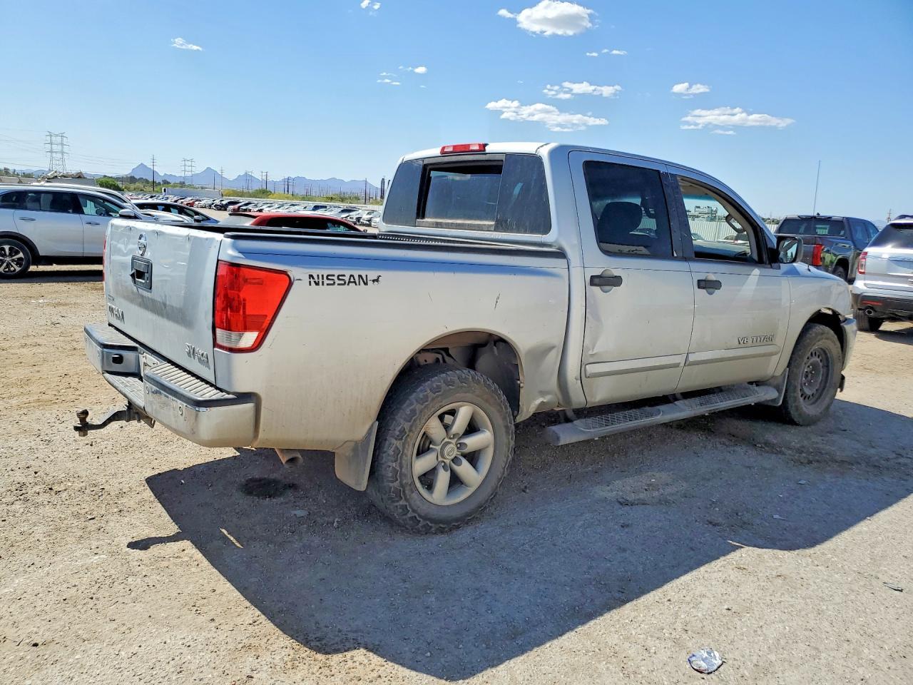 2014 NISSAN Titan