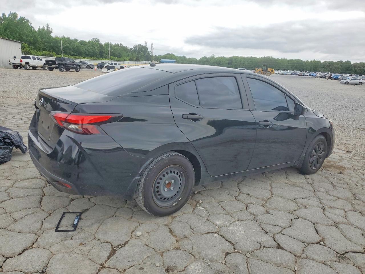 2021 NISSAN VERSA