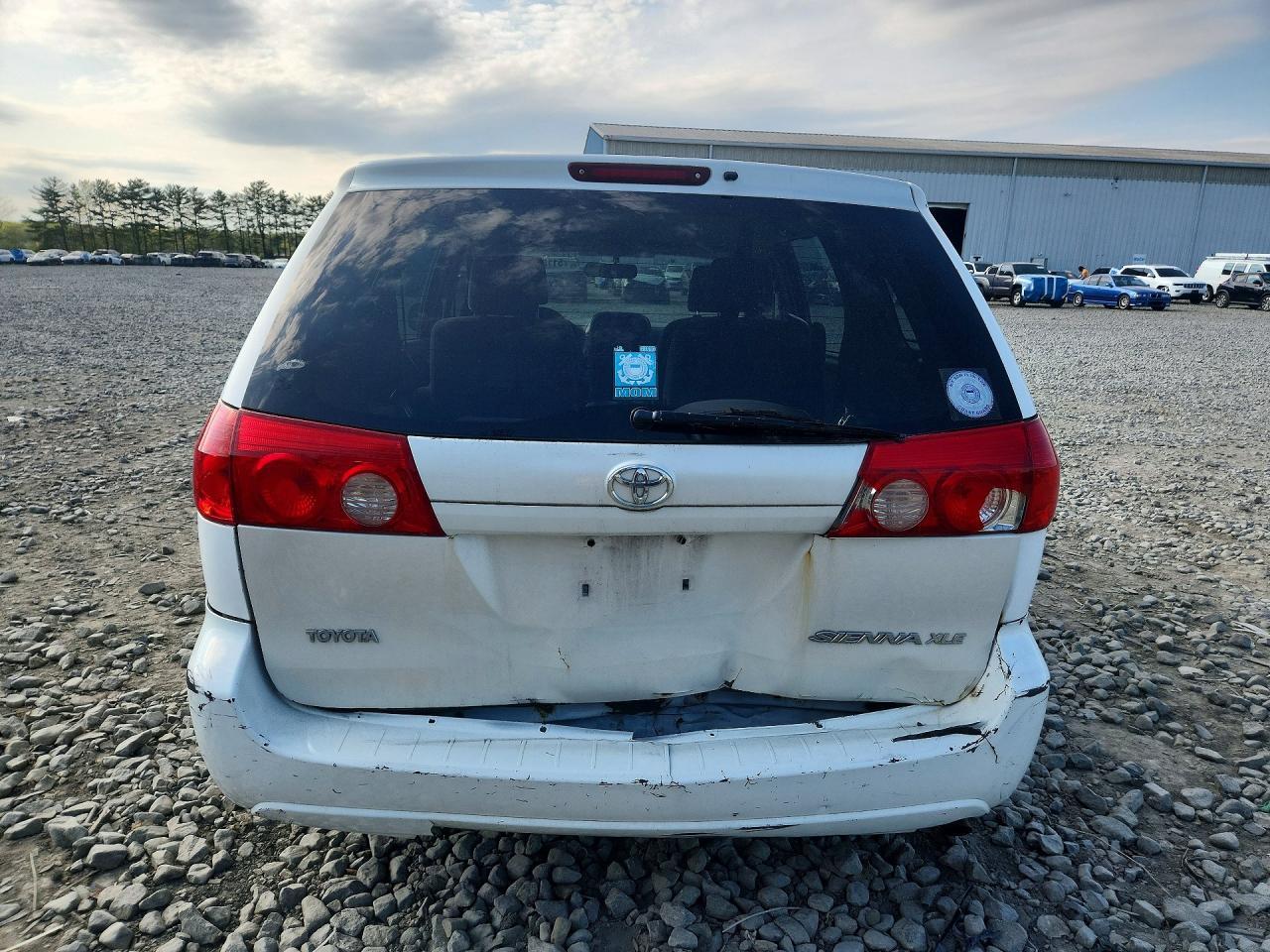 2009 TOYOTA SIENNA
