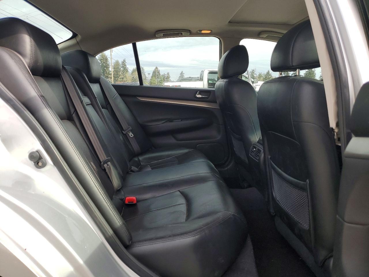 2011 INFINITI G37