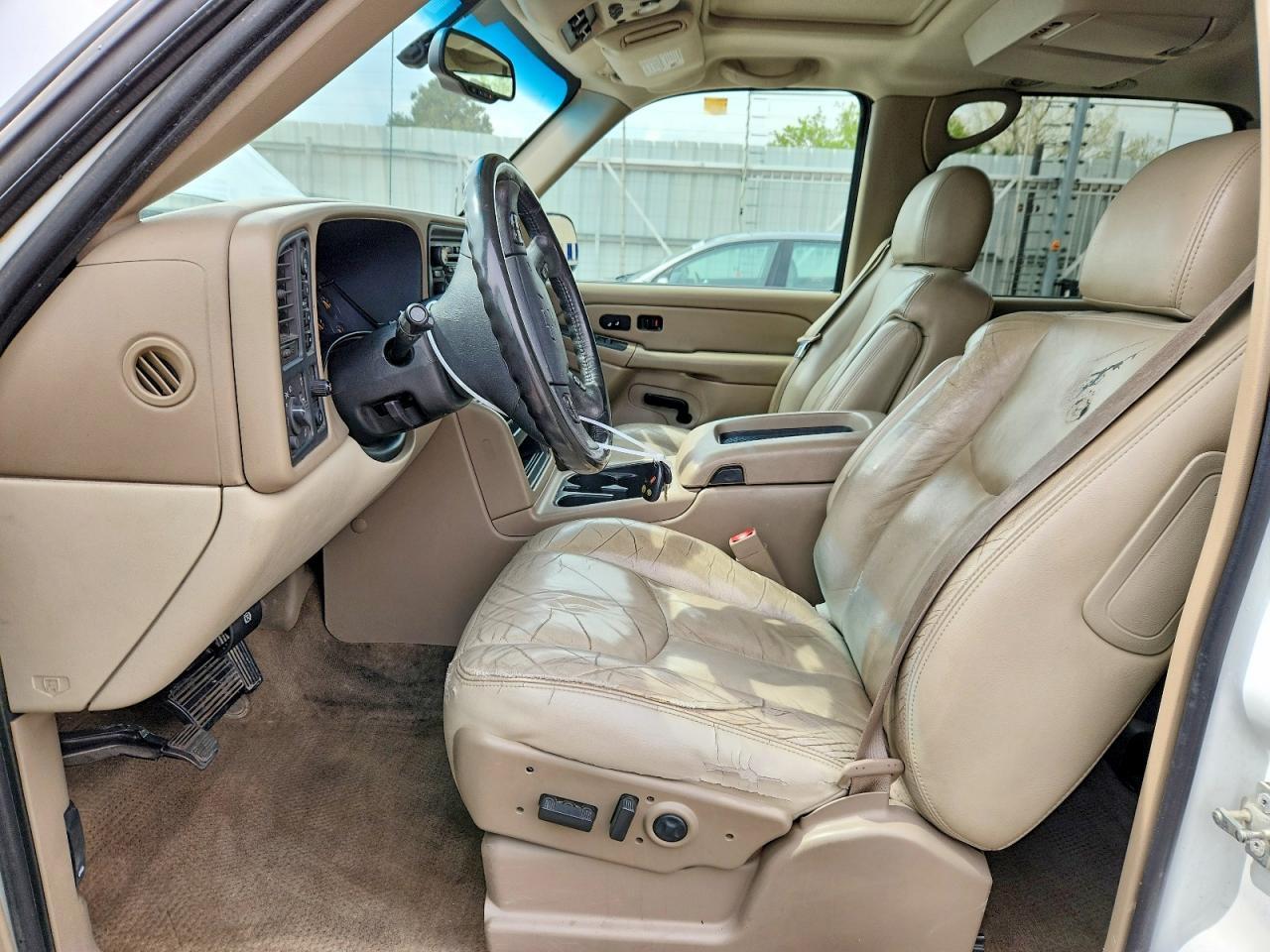 2004 CHEVROLET Suburban