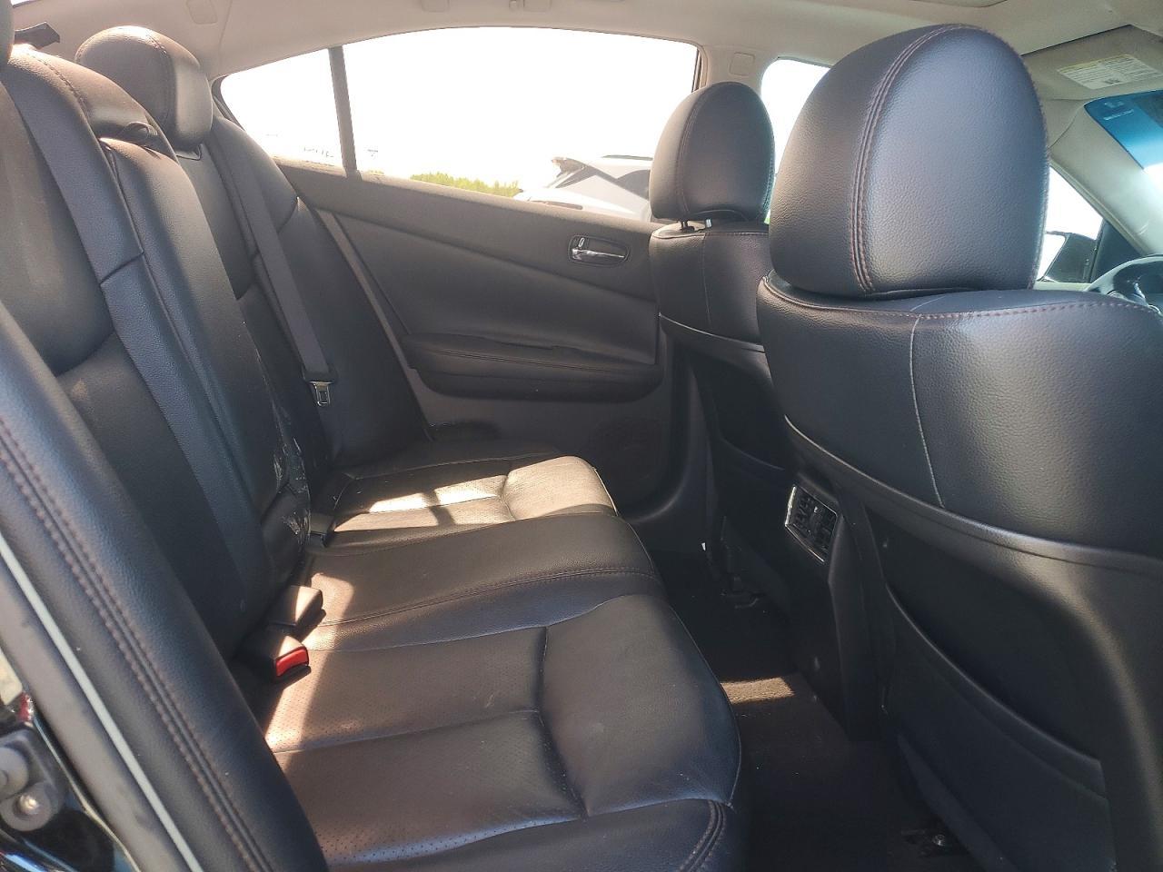 2011 NISSAN Maxima