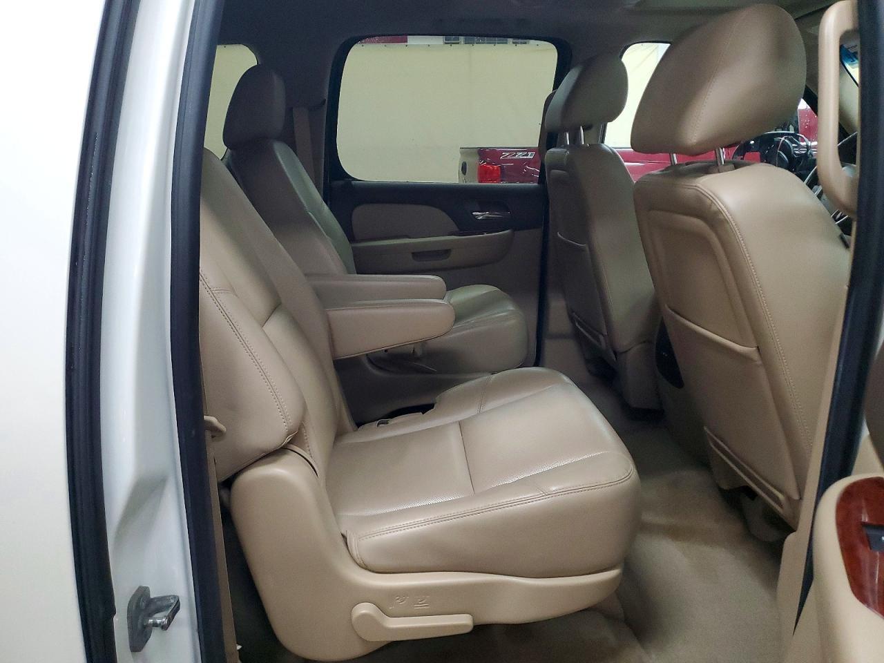 2014 CHEVROLET Suburban