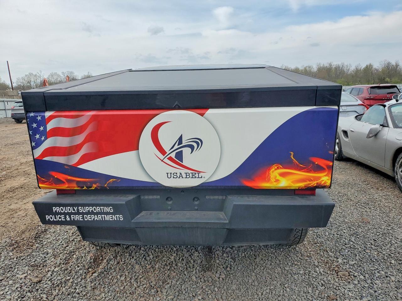 2024 TESLA Cybertruck