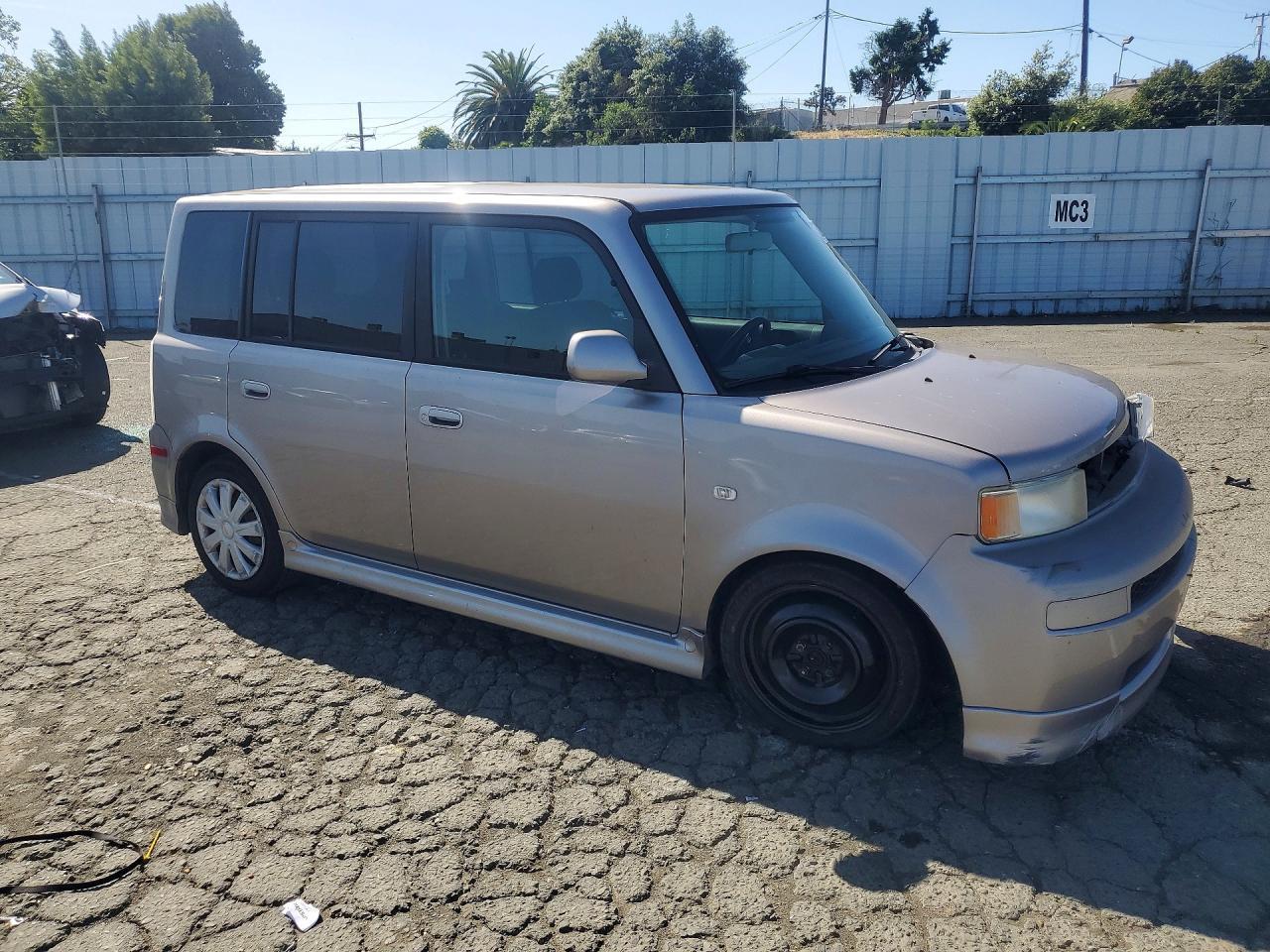 2005 TOYOTA SCION