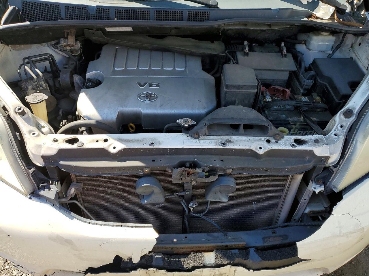 2011 TOYOTA SIENNA