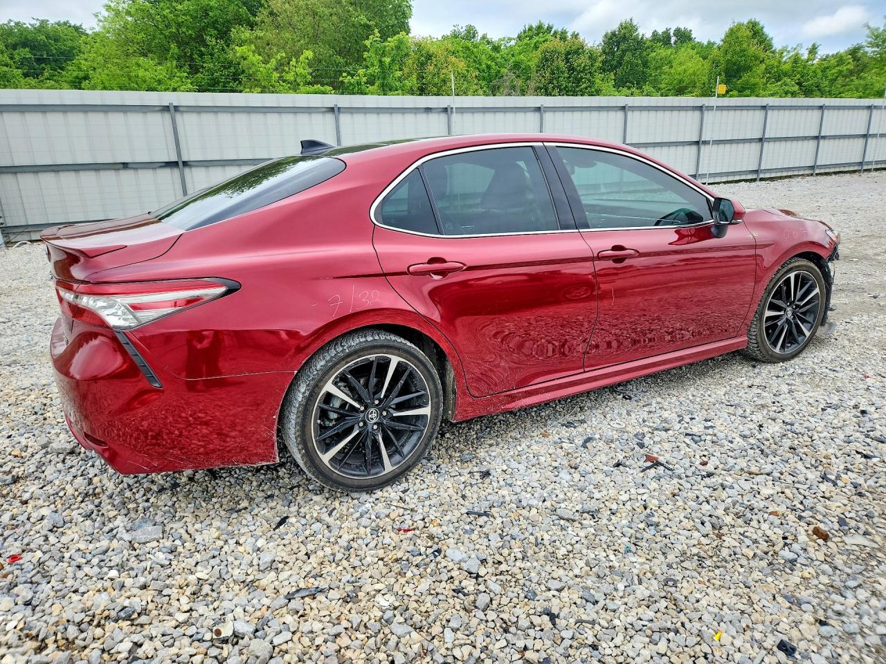2018 TOYOTA CAMRY
