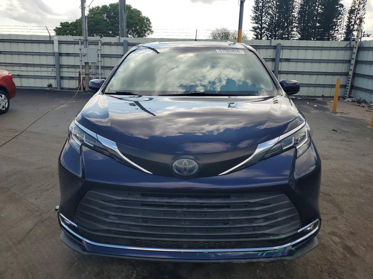 2021 TOYOTA SIENNA