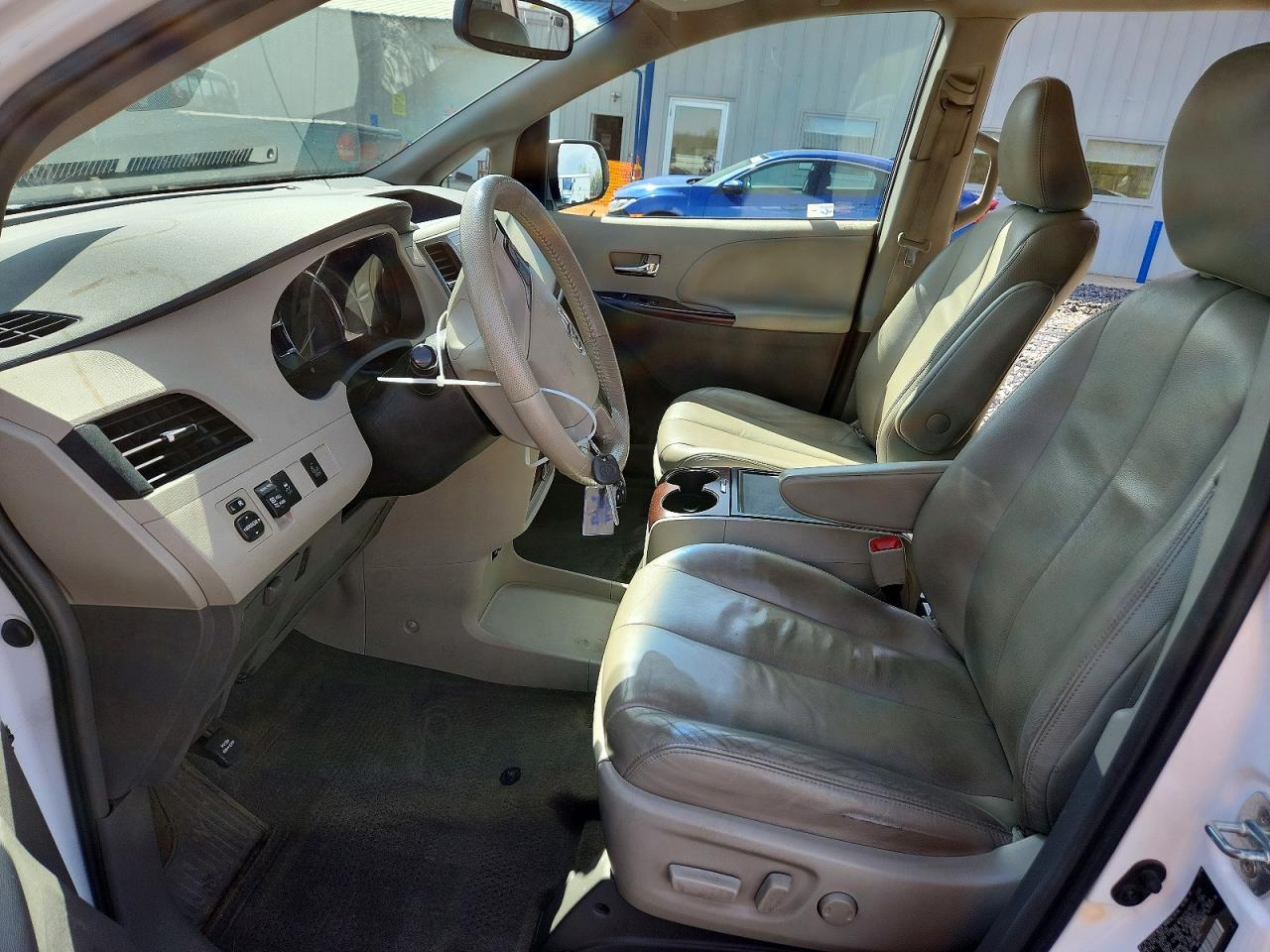 2014 TOYOTA SIENNA