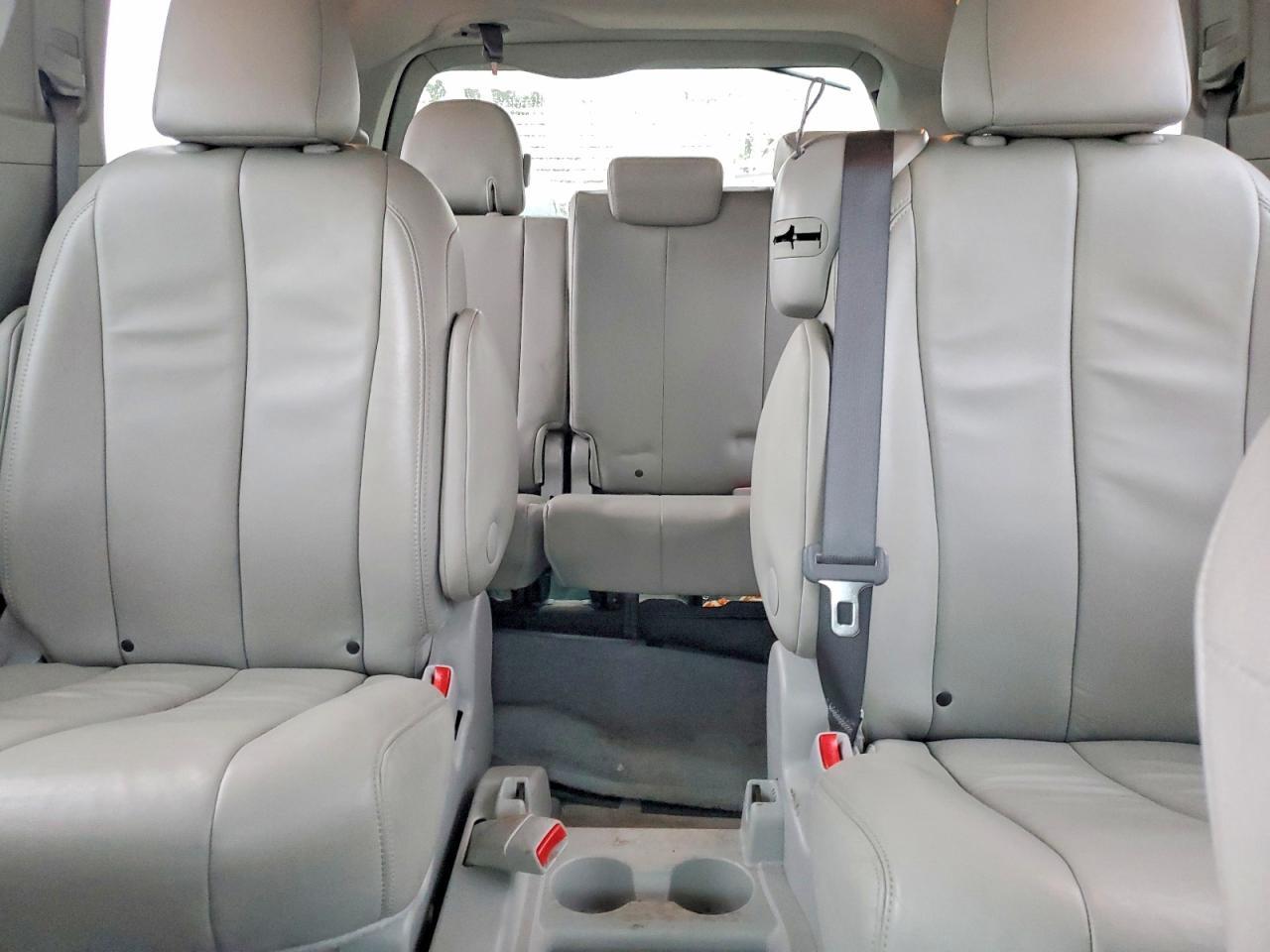 2014 TOYOTA SIENNA
