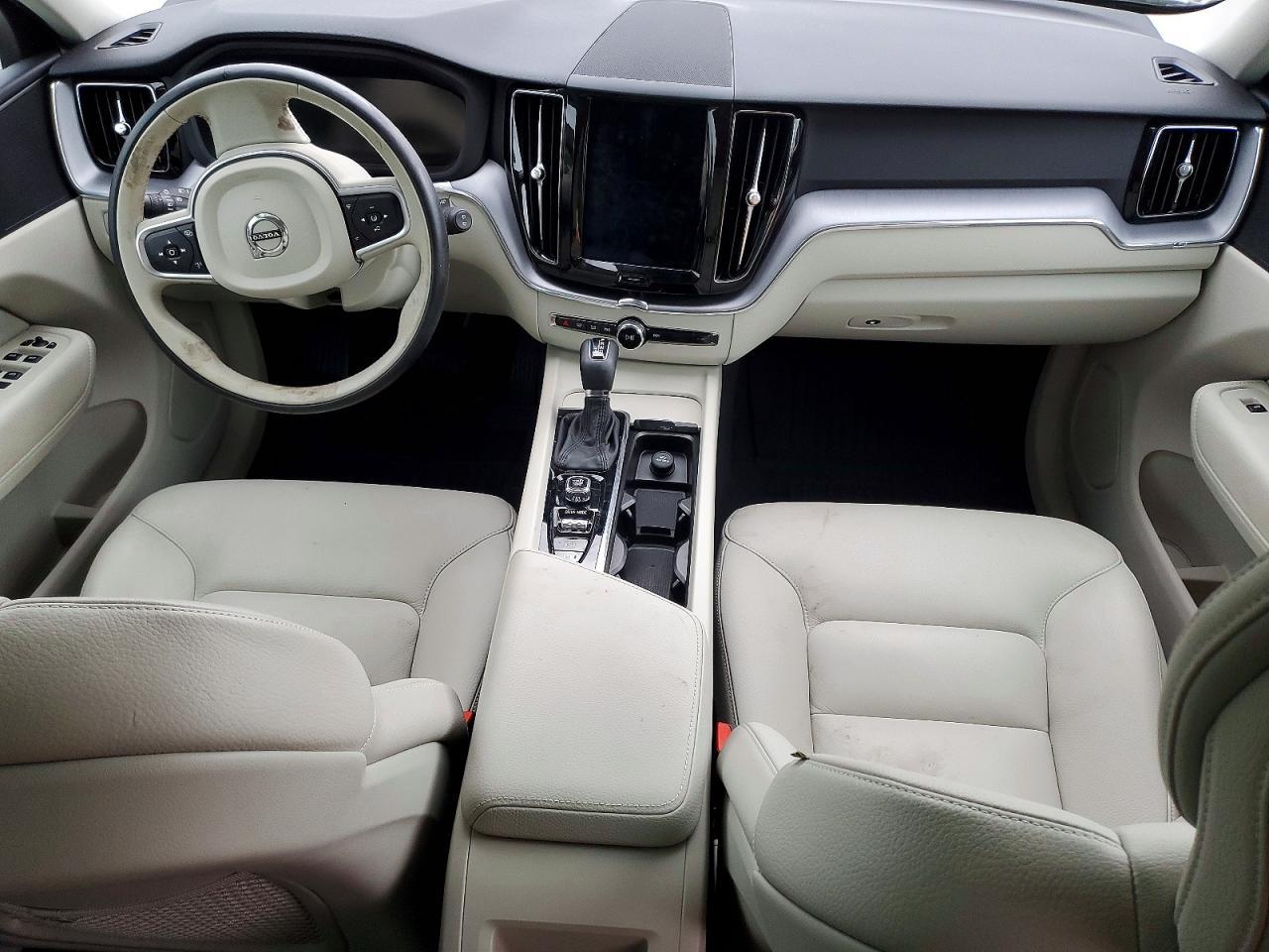 2020 VOLVO XC60