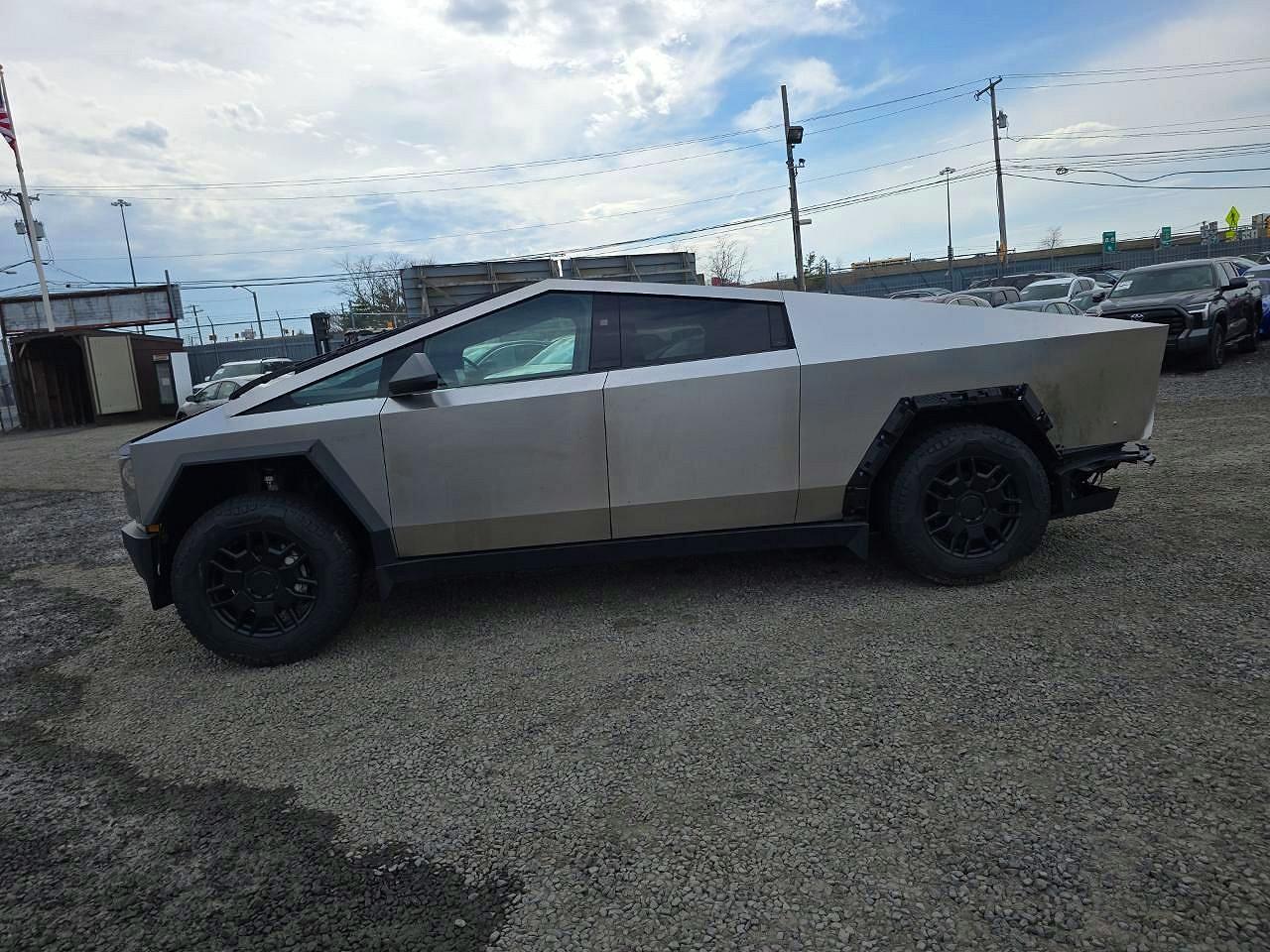 2024 TESLA Cybertruck