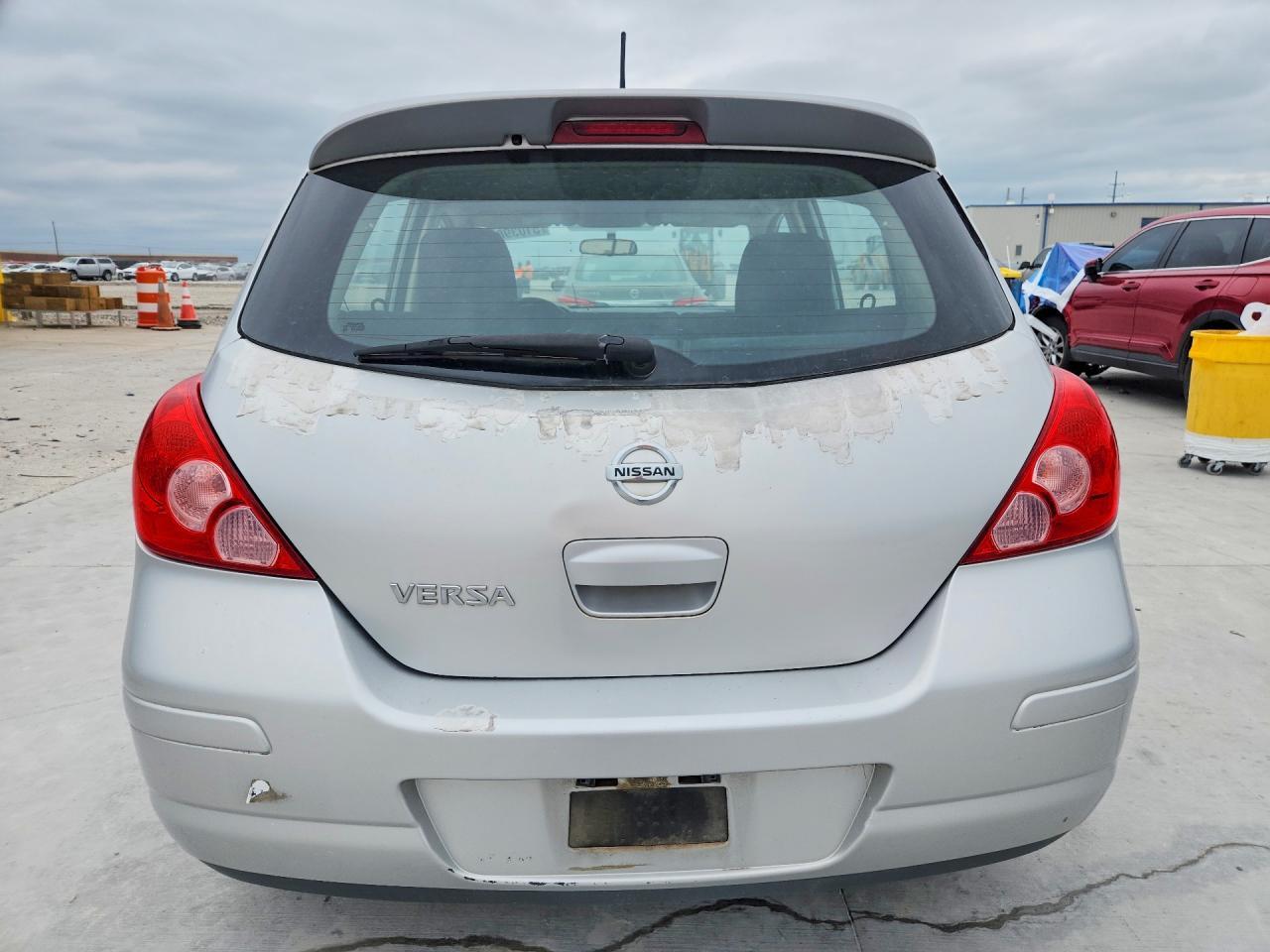 2011 NISSAN VERSA