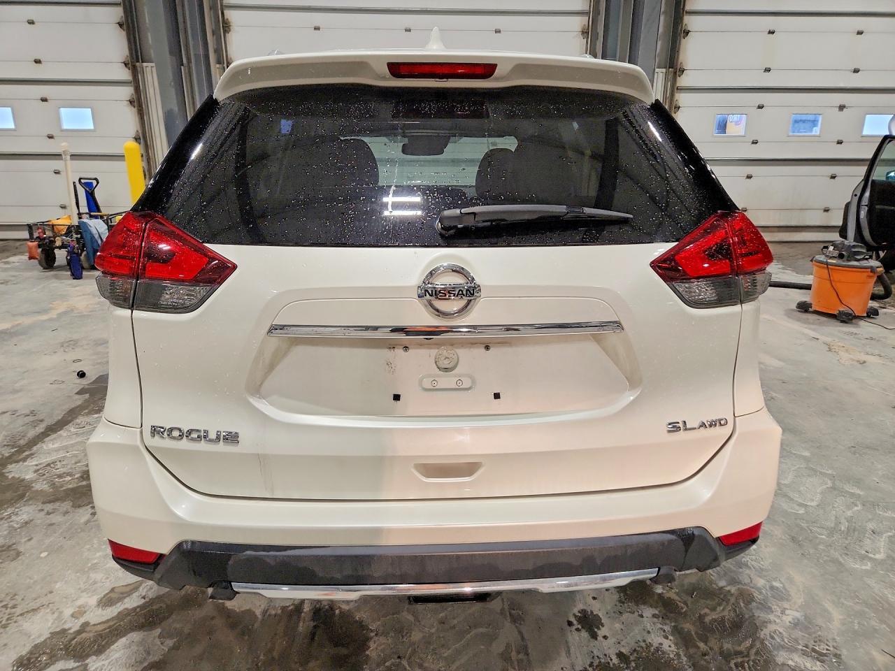 2017 NISSAN ROGUE