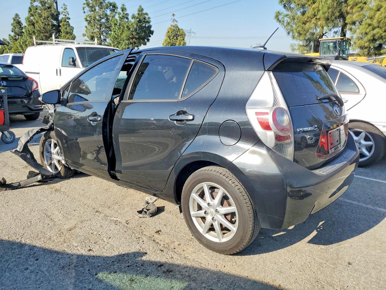 2013 TOYOTA Prius c