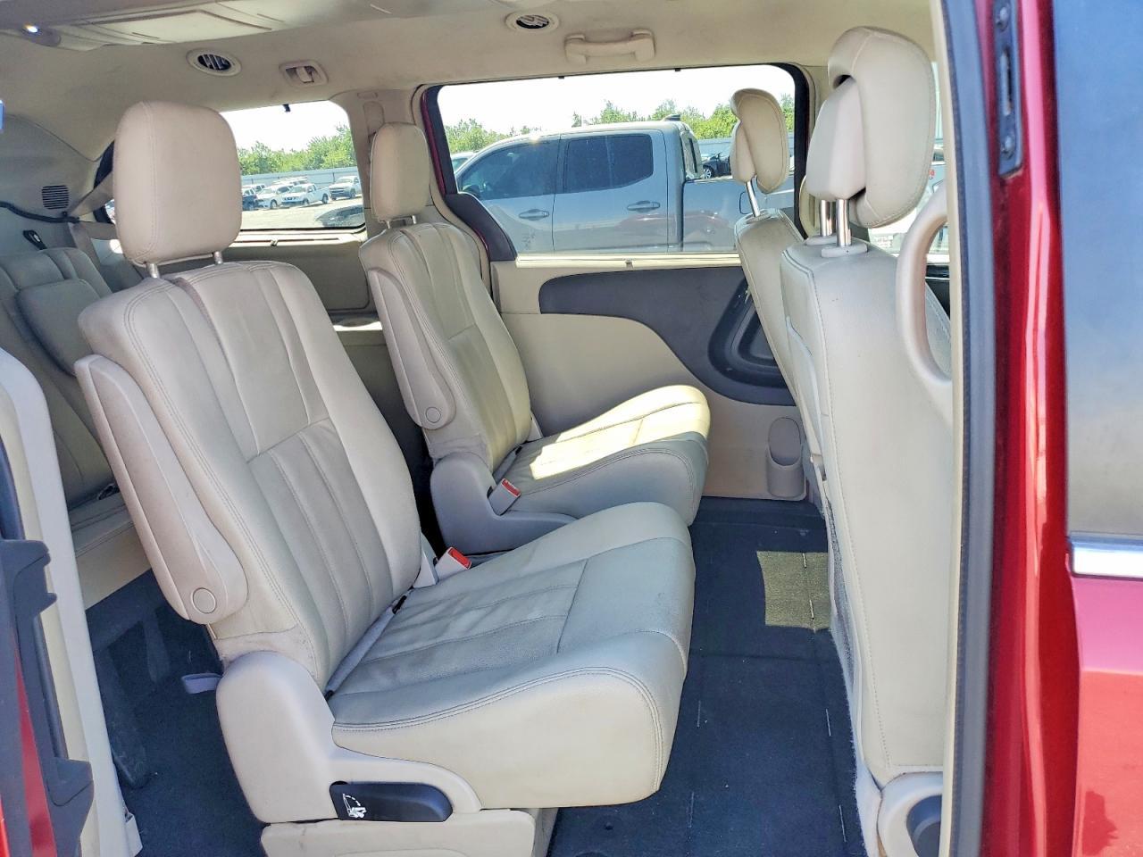 2015 CHRYSLER Town & Country