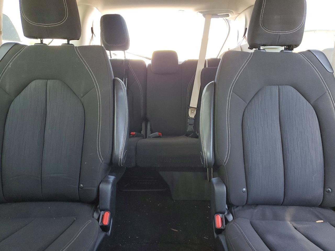 2022 CHRYSLER Voyager