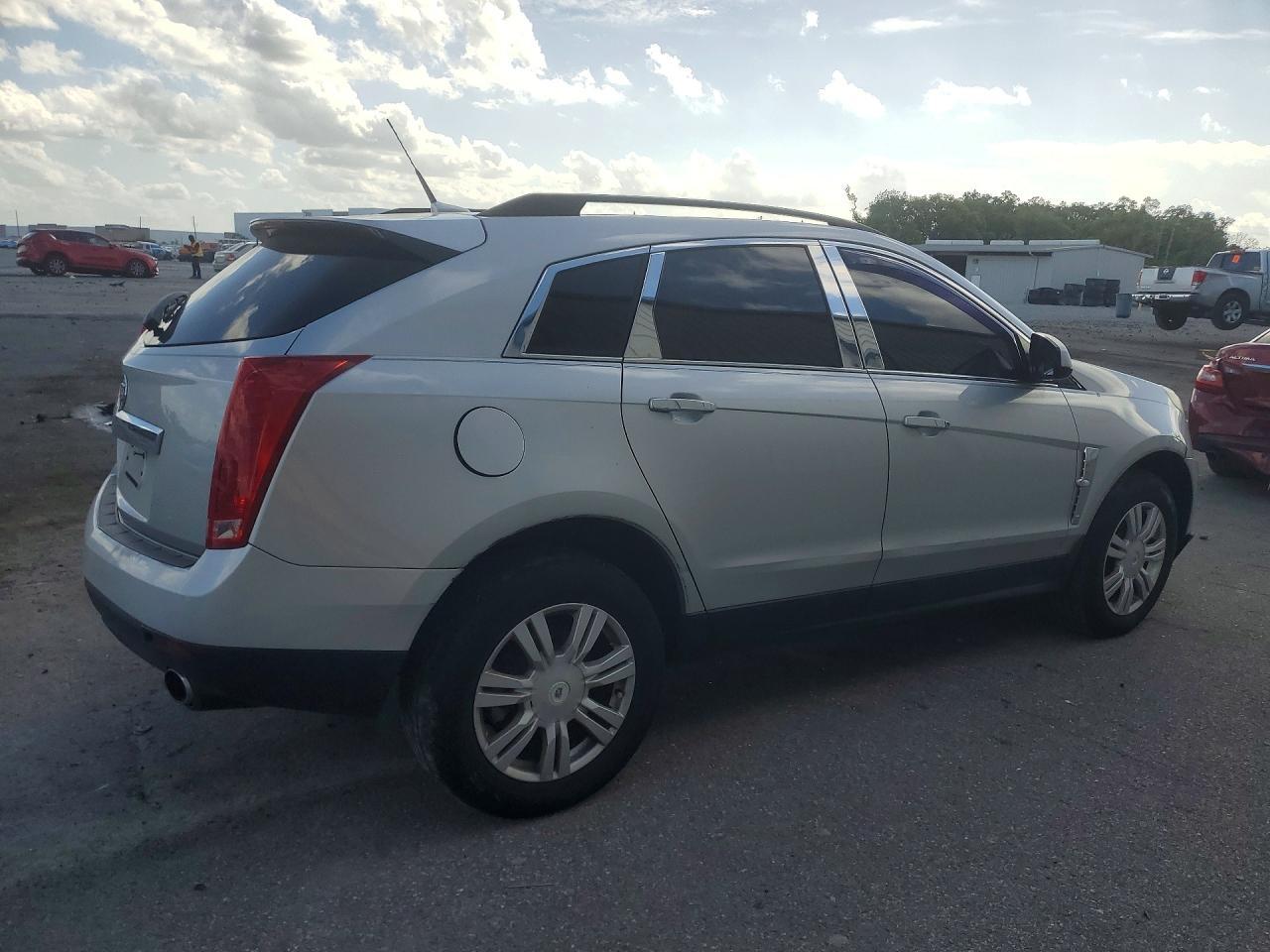 2010 CADILLAC SRX