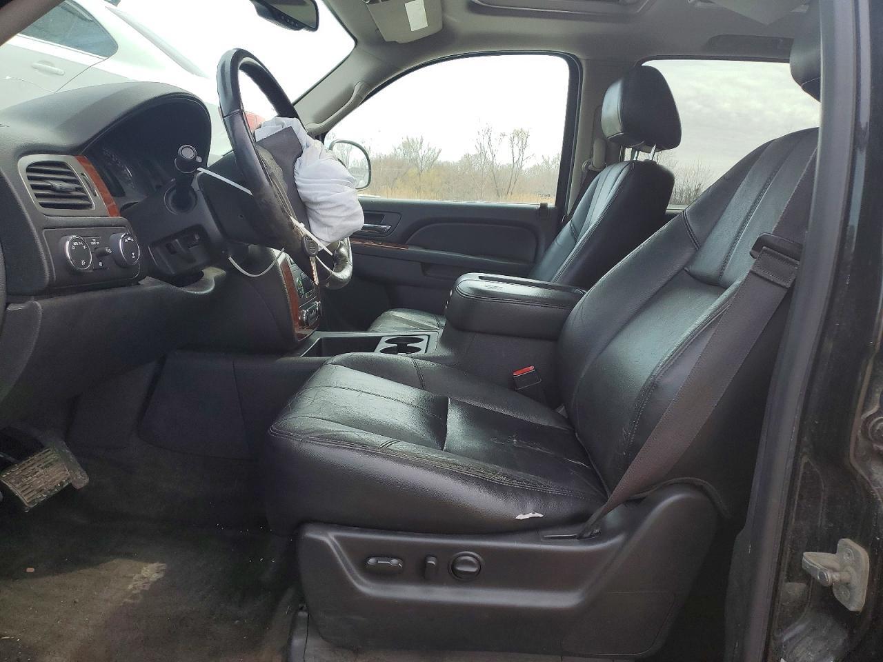 2013 CHEVROLET Suburban