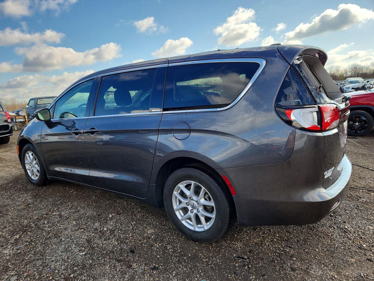 2022 CHRYSLER Voyager