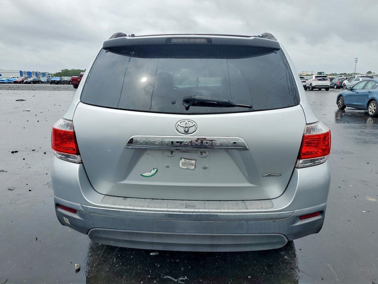 2011 TOYOTA HIGHLANDER