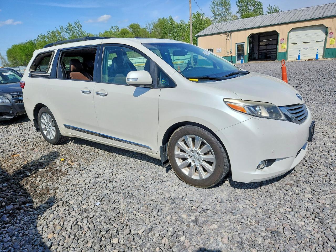 2015 TOYOTA SIENNA