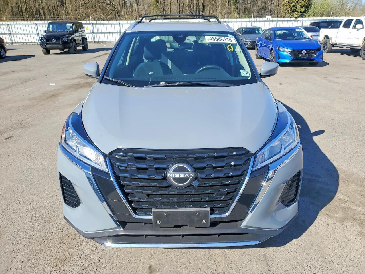 2024 NISSAN KICKS