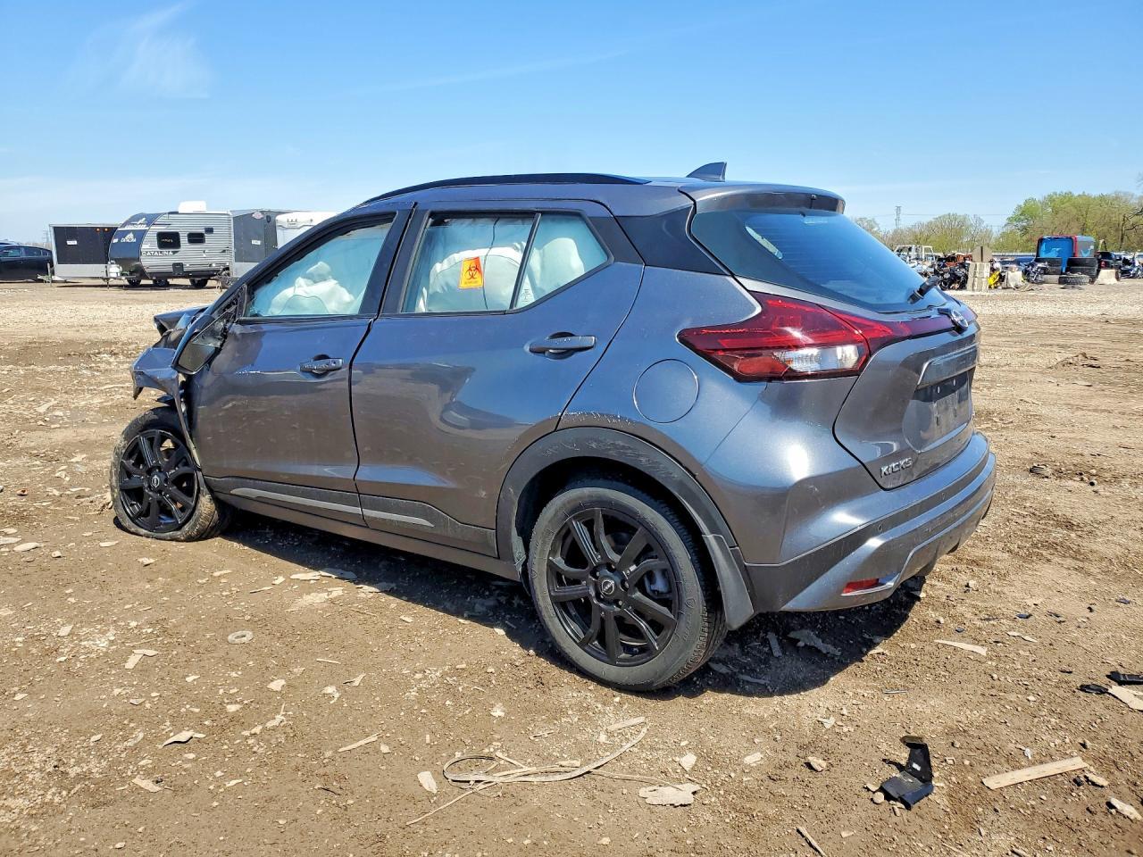 2024 NISSAN KICKS