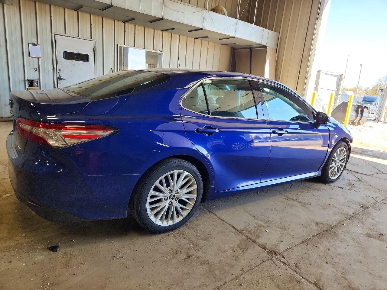 2018 TOYOTA CAMRY