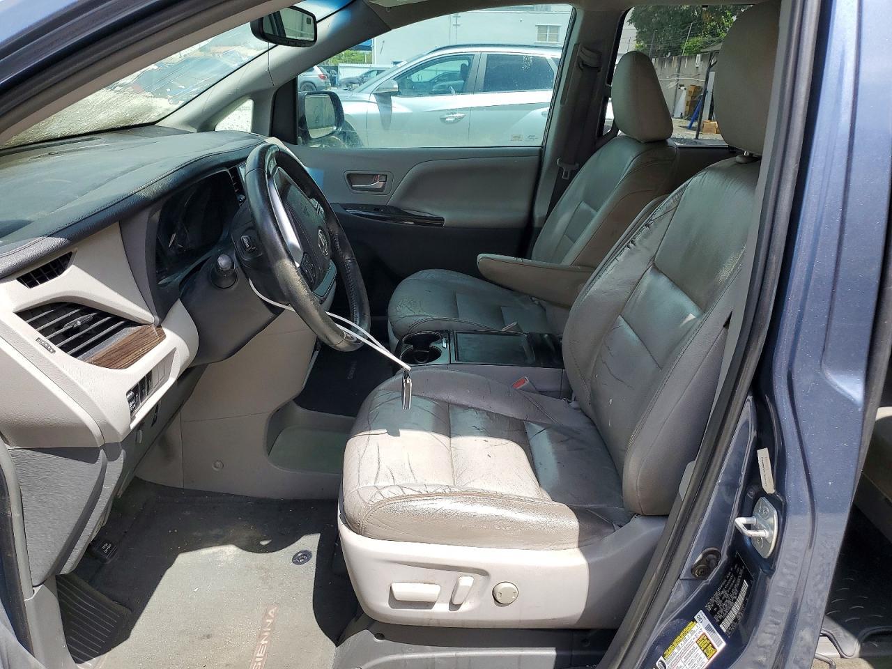 2015 TOYOTA SIENNA