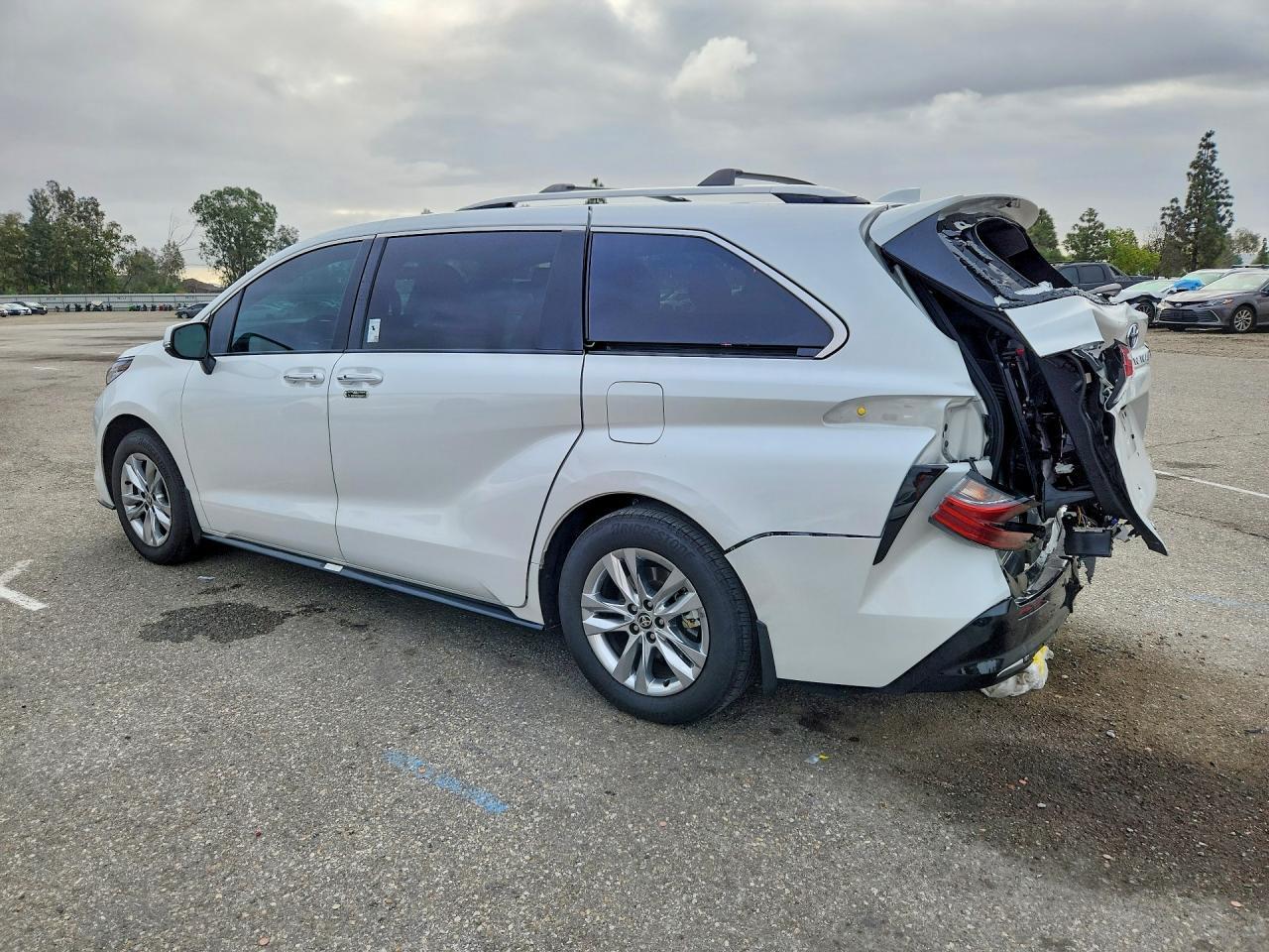 2025 TOYOTA SIENNA