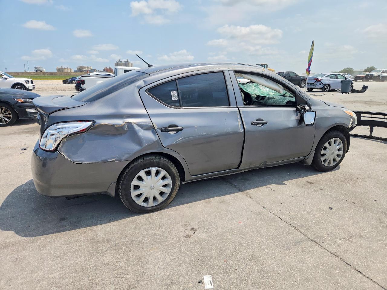 2018 NISSAN VERSA