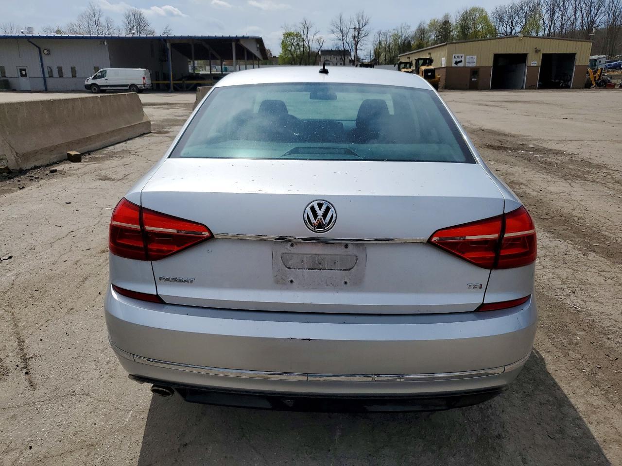 2016 VOLKSWAGEN Passat