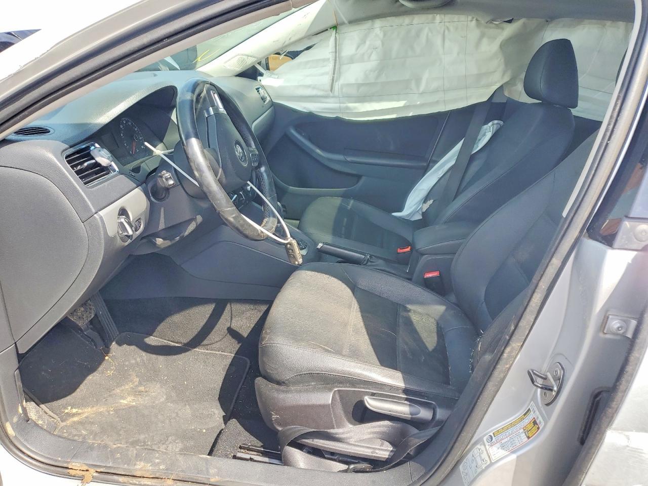 2011 VOLKSWAGEN JETTA