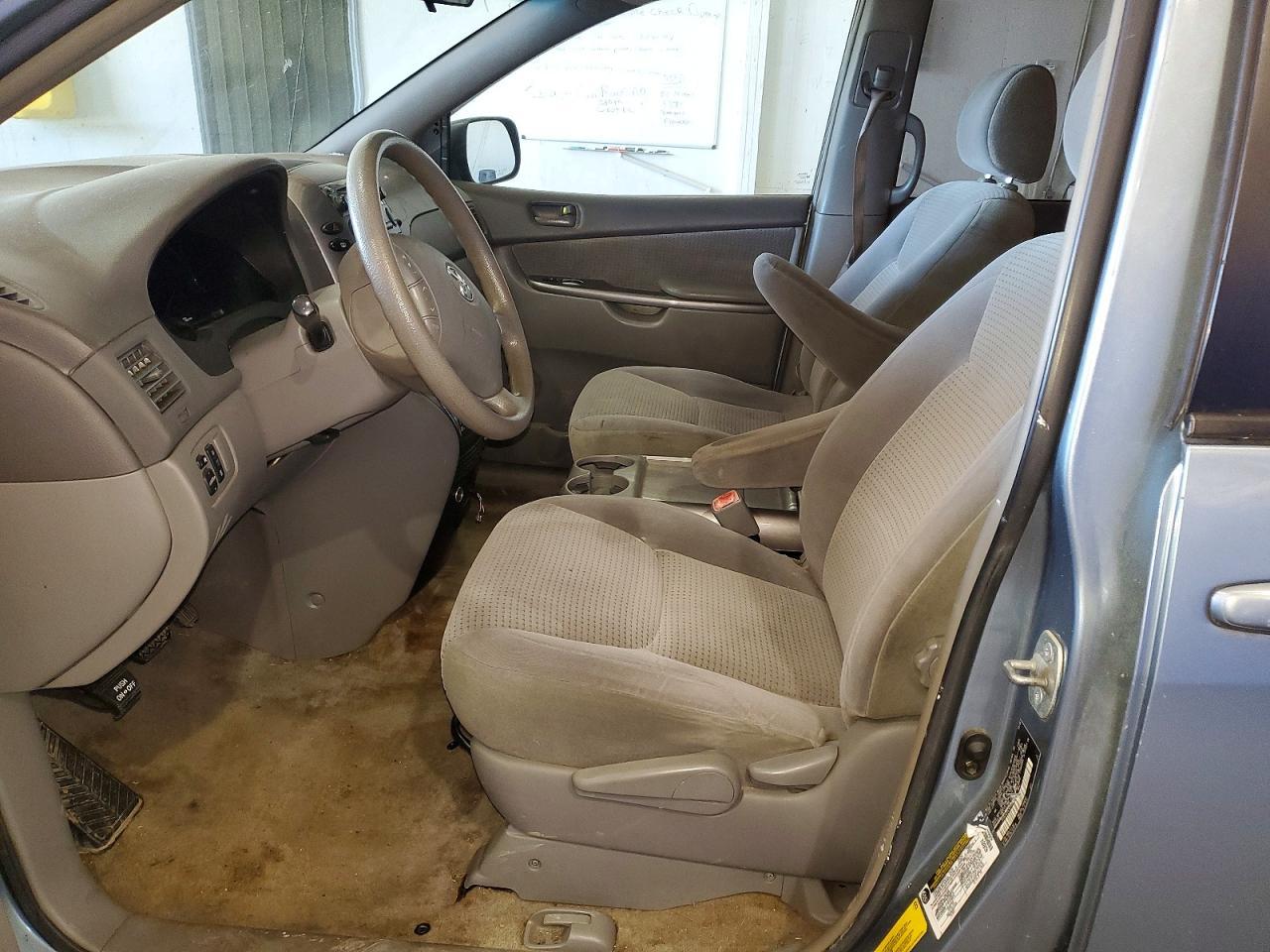 2005 TOYOTA SIENNA