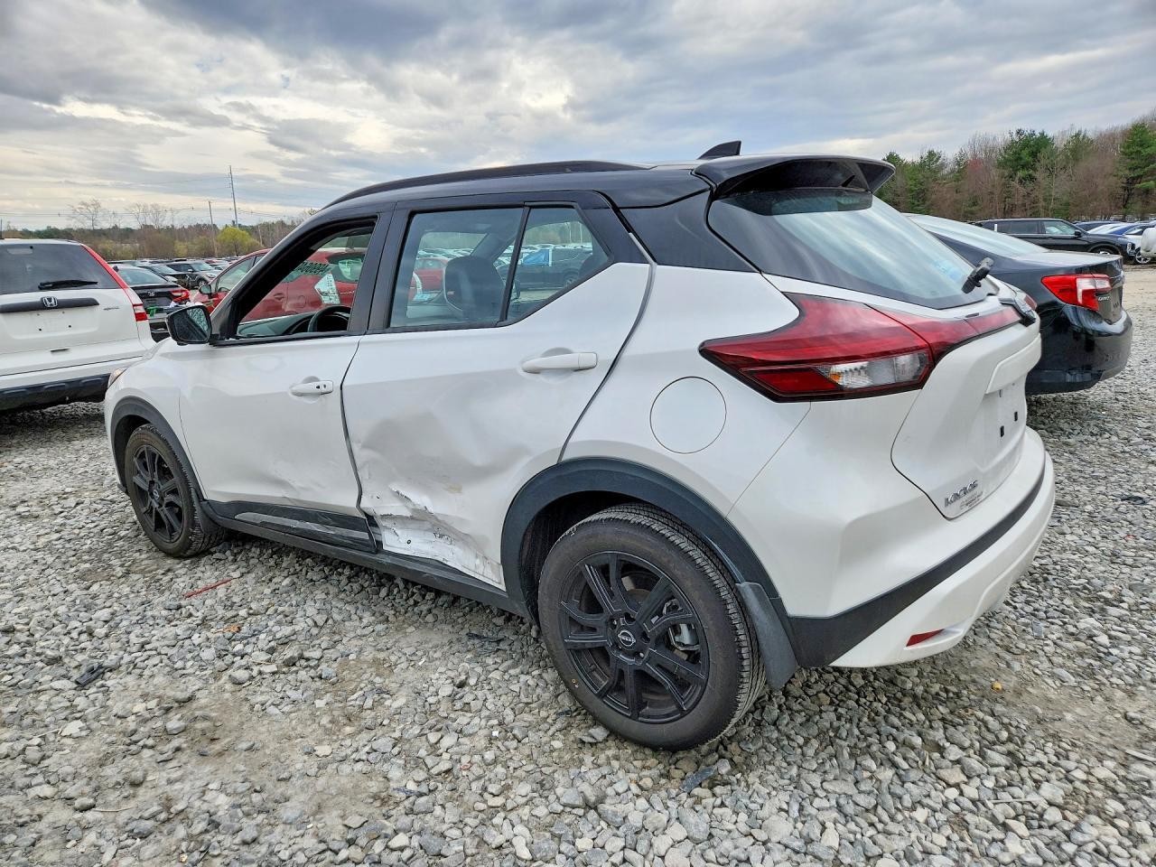 2024 NISSAN KICKS